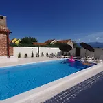 Dora With Heated Pool & Fitness 别墅