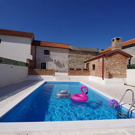 Villa Dora With Heated Pool & Fitness