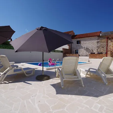 Villa Dora With Heated Pool & Fitness *