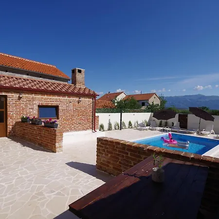 Dora With Private Pool