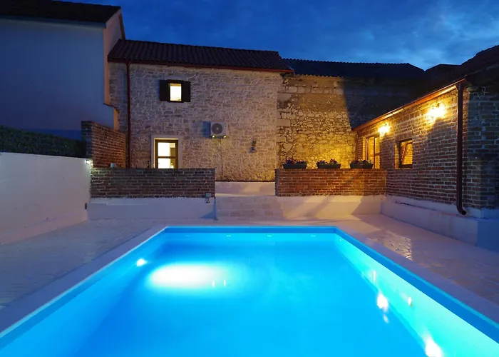 Dora With Private Pool Βίλα Podgradina (Posedarje)