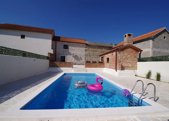 Βίλα Dora With Private Pool