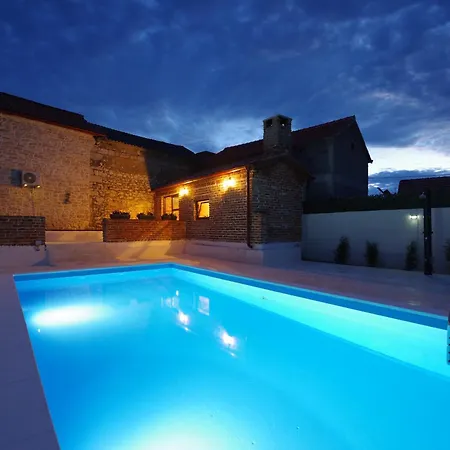 Dora With Heated Pool & Fitness * Podgradina (Posedarje)
