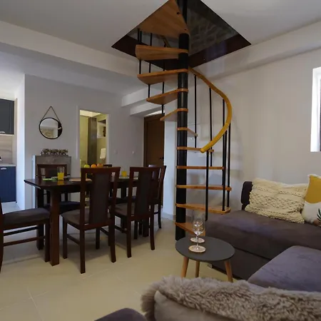 Dora With Private Pool