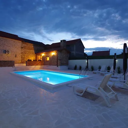 Dora With Heated Pool & Fitness * Podgradina (Posedarje)