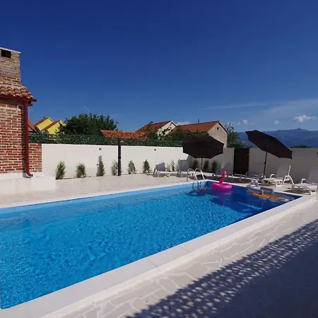 Dora With Heated Pool & Fitness Villa