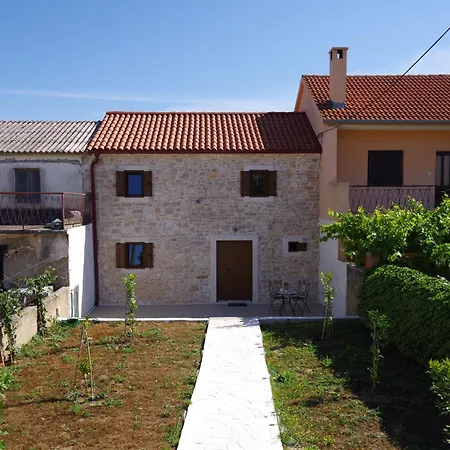 Dora With Private Pool