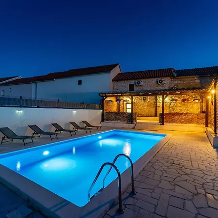 Dora With Heated Pool & Fitness Villa Podgradina (Posedarje)