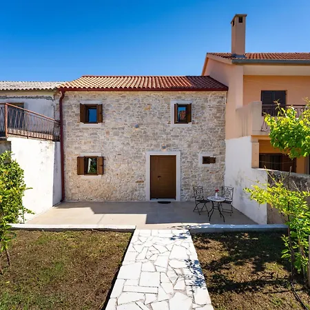 Dora With Heated Pool & Fitness Villa