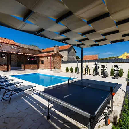 Dora With Heated Pool & Fitness