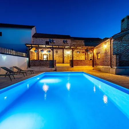 Dora With Heated Pool & Fitness