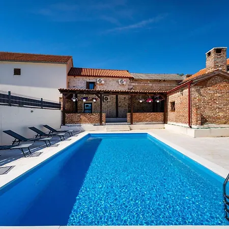 Dora With Heated Pool & Fitness Villa Podgradina (Posedarje)
