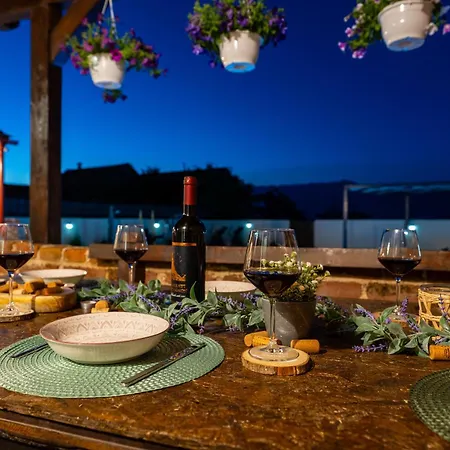 Villa Dora With Heated Pool & Fitness