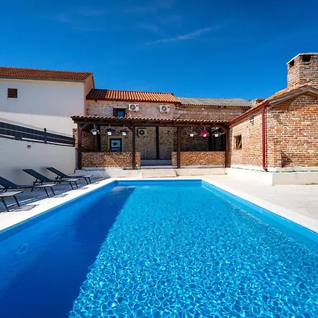 Dora With Heated Pool & Fitness *