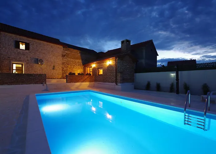 Dora With Private Pool * Podgradina (Posedarje)