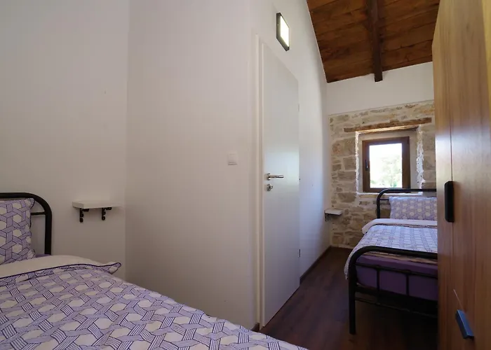 Dora With Private Pool 빌라