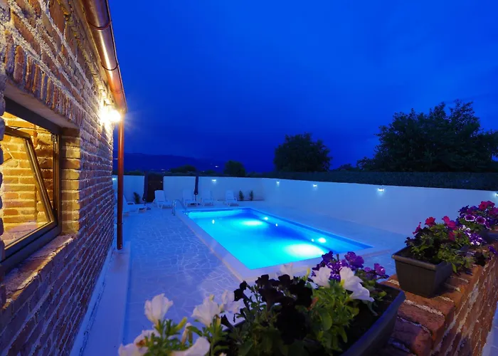 Dora With Private Pool * Podgradina (Posedarje)