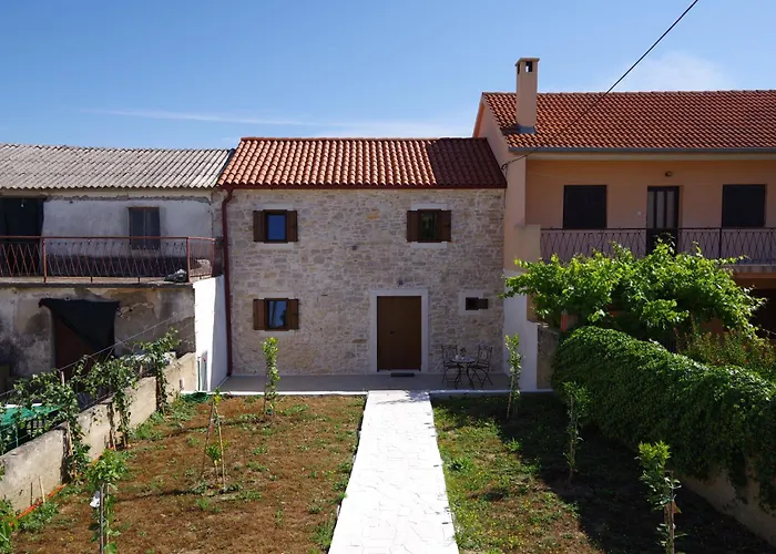 Dora With Private Pool