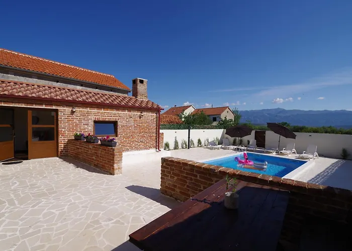 Dora With Private Pool